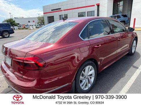 Used 2018 Volkswagen Passat 2.0T SE FWD image 3