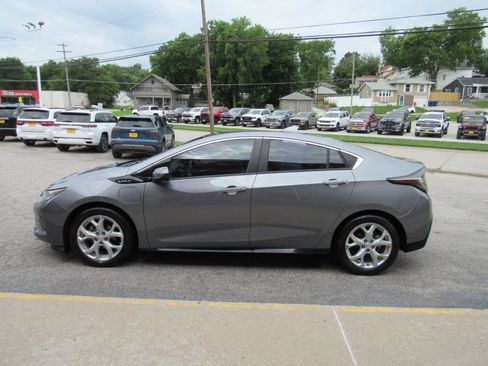 Used 2018 Chevrolet Volt Premier w/ Driver Confidence Package FWD image 10