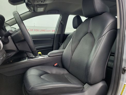 Used 2023 Toyota Camry XLE image 13