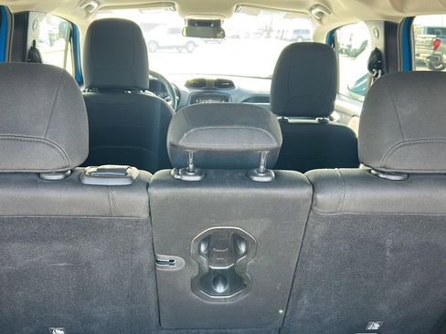 Used 2015 Jeep Renegade Latitude w/ Popular Equipment Group image 18