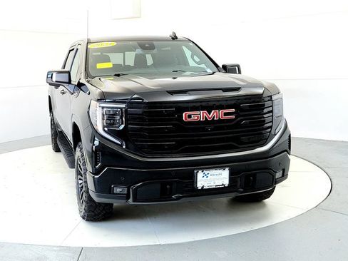 Used 2023 GMC Sierra 1500 AT4 w/ AT4 Premium Package AWD/4WD image 8