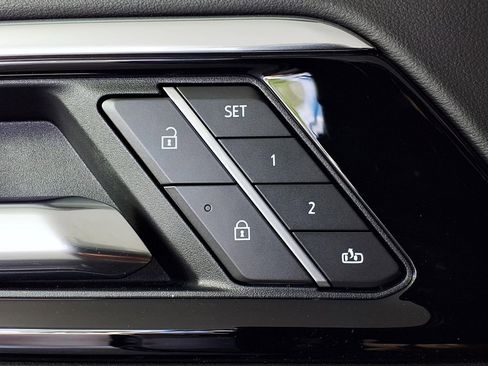 Used 2025 Chevrolet Tahoe Z71 w/ Comfort Package image 19