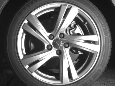 Certified 2025 Audi Q5 Premium Plus w/ Premium Plus AWD/4WD image 9