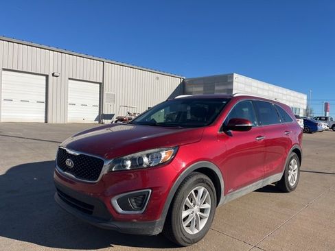 Used 2018 Kia Sorento LX image 1