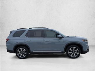 Used 2025 Honda Pilot Touring video 4