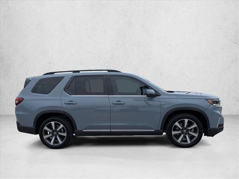 Used 2025 Honda Pilot Touring image 4