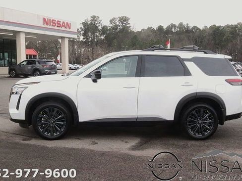 New 2026 Nissan Pathfinder SL w/ SL Premium Package AWD/4WD image 4