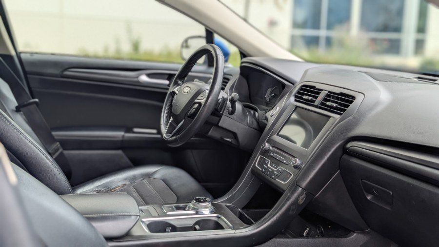 Used 2018 Ford Fusion SE w/ Equipment Group 201A FWD image 21
