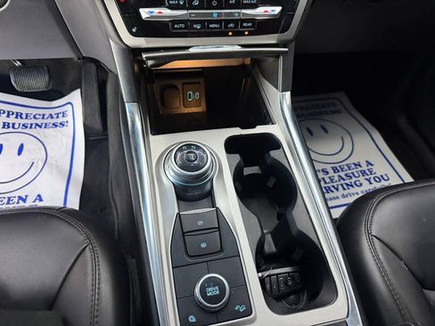 Used 2022 Ford Explorer XLT w/ Equipment Group 202A AWD/4WD image 22