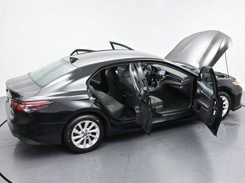 Used 2022 Toyota Camry LE FWD image 36