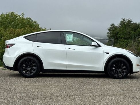 Used 2021 Tesla Model Y Long Range AWD/4WD image 3