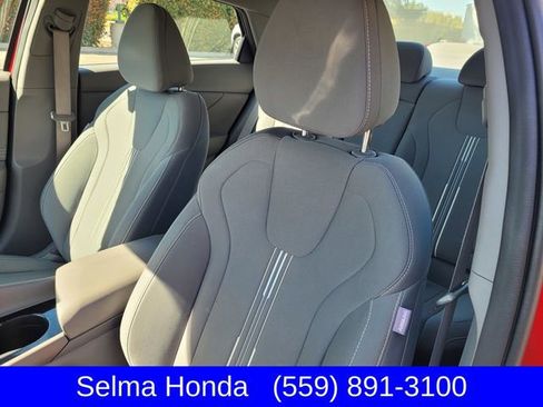 Used 2021 Hyundai Elantra SEL w/ Convenience + Premium Package image 12