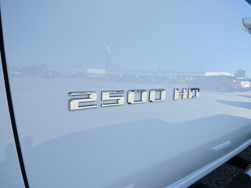Used 2025 Chevrolet Silverado 2500 LT AWD/4WD image 8