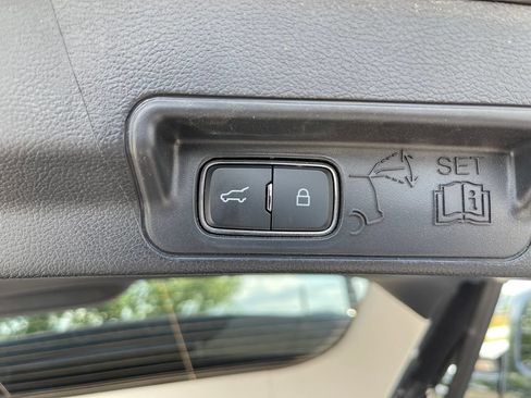 Used 2025 Ford Explorer Active AWD/4WD image 11