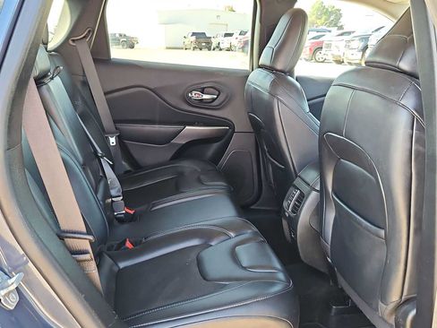 Used 2021 Jeep Cherokee Latitude Plus FWD image 17