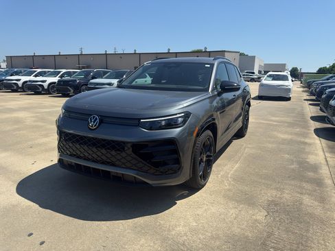 New 2026 Volkswagen Tiguan SE R-Line FWD image 1