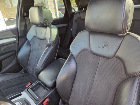 Used 2018 Audi SQ5 Premium Plus w/ Navigation Package image 10