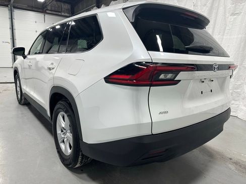 Used 2025 Toyota Grand Highlander AWD image 5
