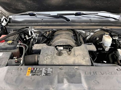 Used 2018 Chevrolet Suburban Premier image 12