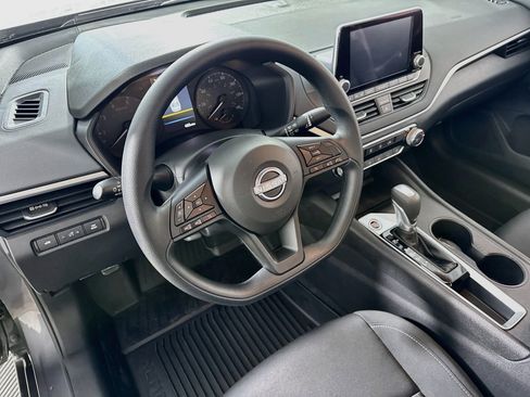 Used 2025 Nissan Altima 2.5 S FWD image 8