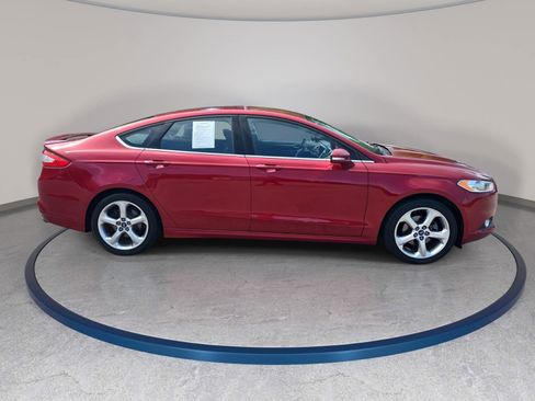 Used 2014 Ford Fusion SE image 4