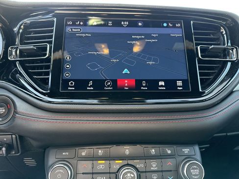 Used 2025 Dodge Durango GT AWD/4WD image 11