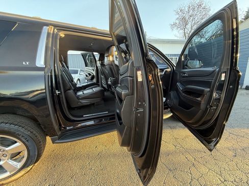 Used 2015 Chevrolet Suburban LT image 14