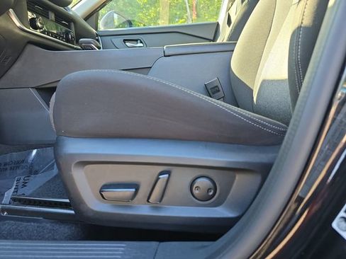 Used 2025 Nissan Rogue SV FWD image 34