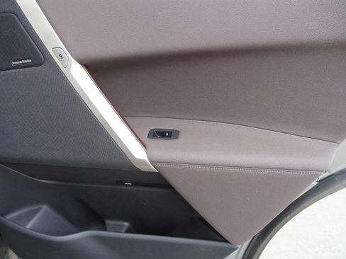 Used 2023 BMW iX xDrive50 w/ Premium Package image 33