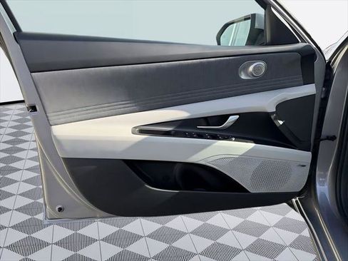 New 2026 Hyundai Elantra Limited FWD image 11