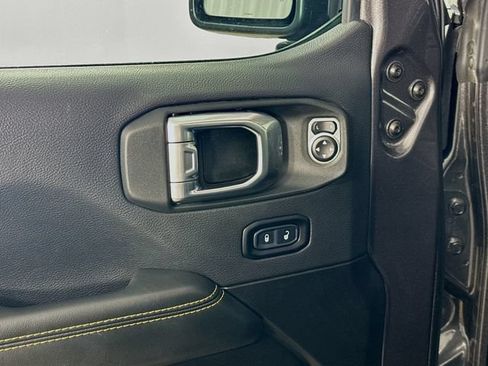 Used 2025 Jeep Wrangler Unlimited Sahara AWD/4WD image 18