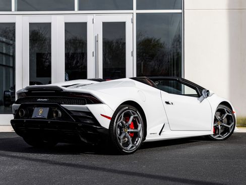 Used 2024 Lamborghini Huracan EVO image 20