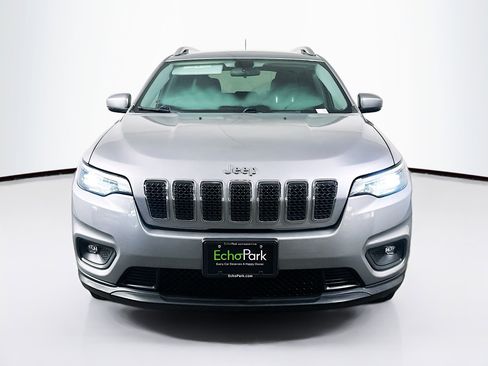Used 2019 Jeep Cherokee Latitude Plus w/ Cold Weather Group image 2