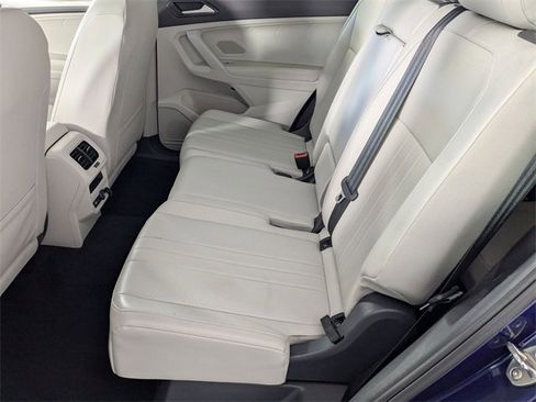 Used 2024 Volkswagen Tiguan SE image 28