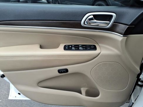 Used 2018 Jeep Grand Cherokee Limited image 23