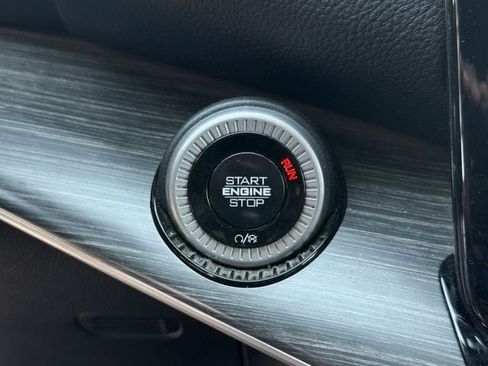 Used 2024 Jeep Wagoneer L Series II RWD image 21