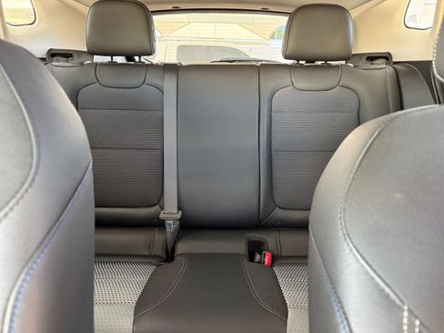 Used 2025 Chevrolet Trax LT FWD image 38
