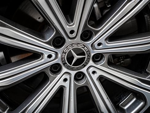 Certified 2025 Mercedes-Benz GLC 300 4MATIC image 8