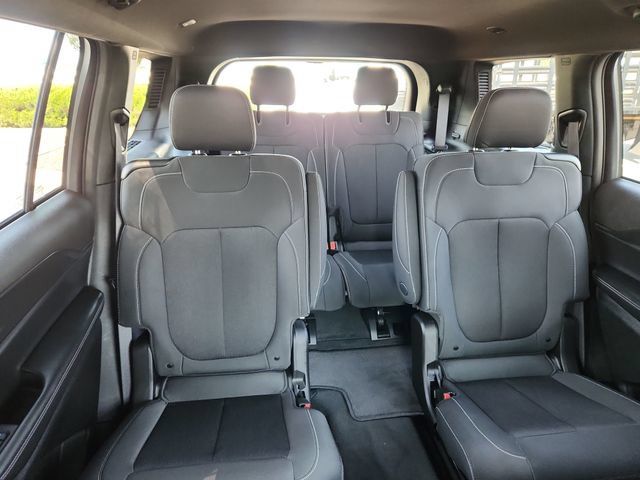 Used 2025 Jeep Grand Cherokee L Laredo w/ Luxury Tech Group I AWD/4WD image 31