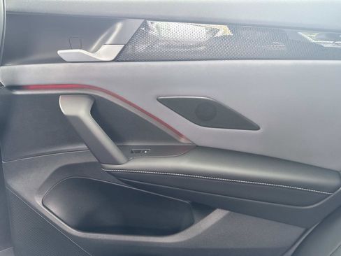 Used 2025 Volkswagen Tiguan SE image 10