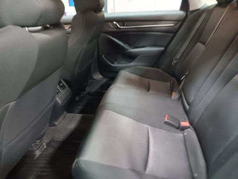 Used 2018 Honda Accord EX image 9