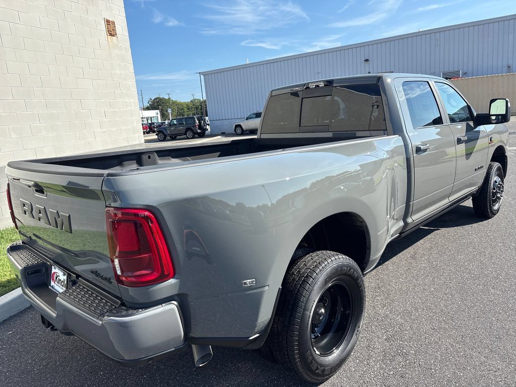 New 2025 RAM 3500 Laramie AWD/4WD image 32
