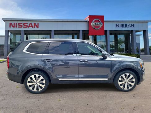 Used 2021 Kia Telluride EX w/ EX Premium Package FWD image 3