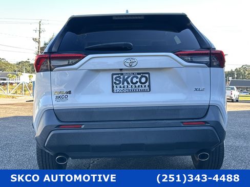 Used 2019 Toyota RAV4 XLE image 4