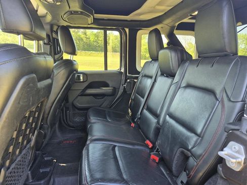 Used 2018 Jeep Wrangler Unlimited Rubicon w/ Dual Top Group AWD/4WD image 13