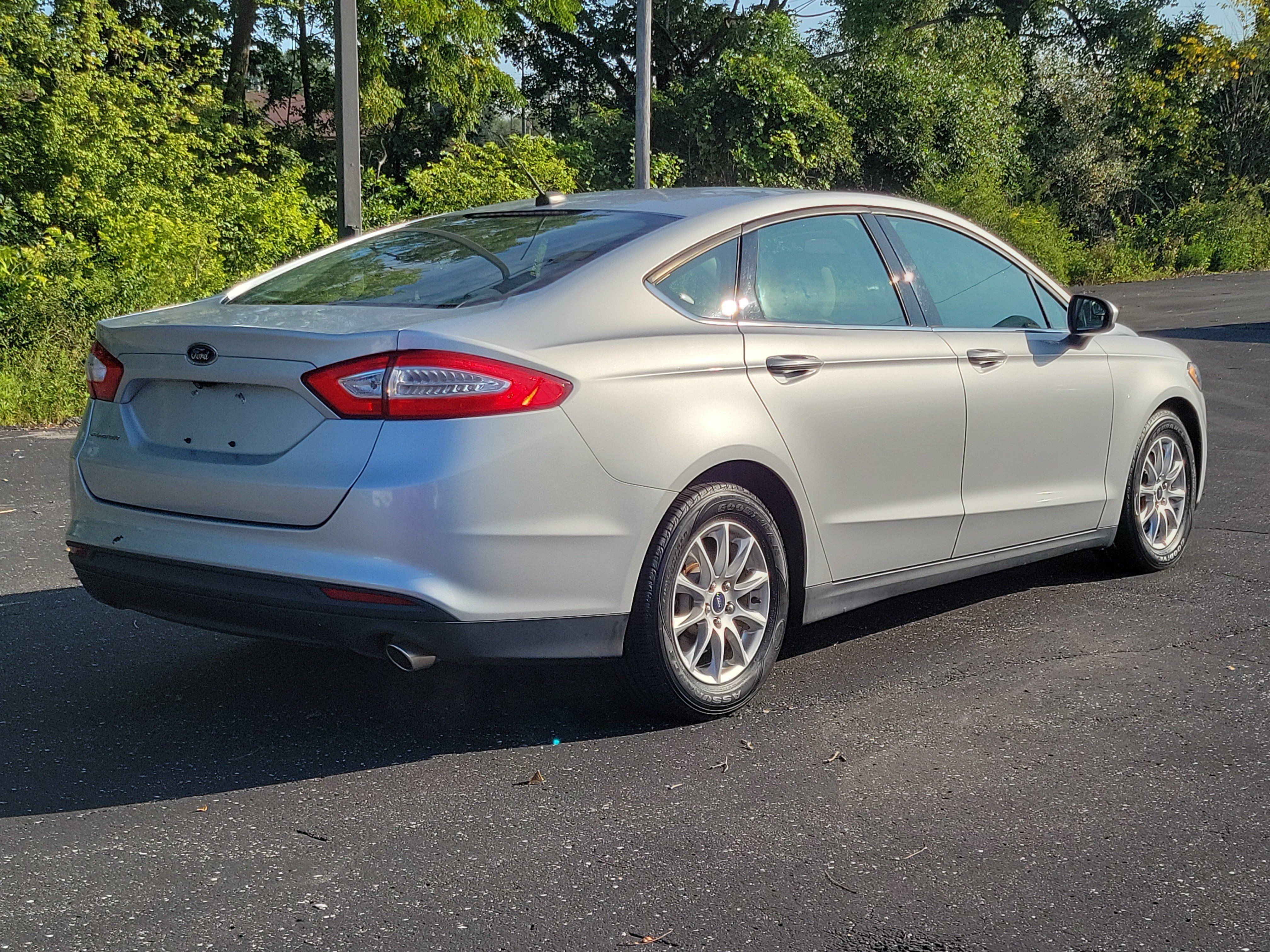 Used 2015 Ford Fusion S FWD image 4