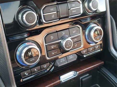 Used 2023 GMC Yukon Denali Ultimate image 17