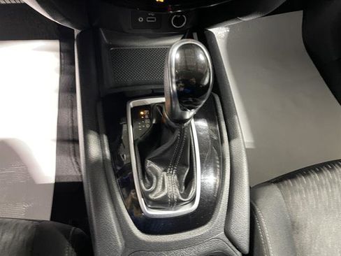 Used 2018 Nissan Rogue SV image 29