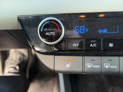 Used 2022 Hyundai Elantra Limited w/ Cargo Package image 11