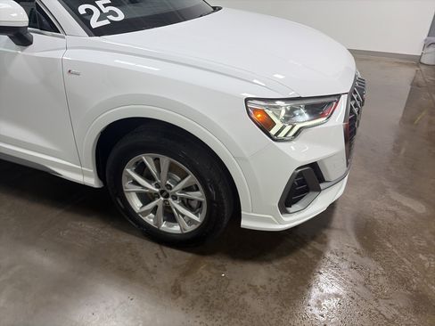 Used 2025 Audi Q3 2.0T Premium image 36